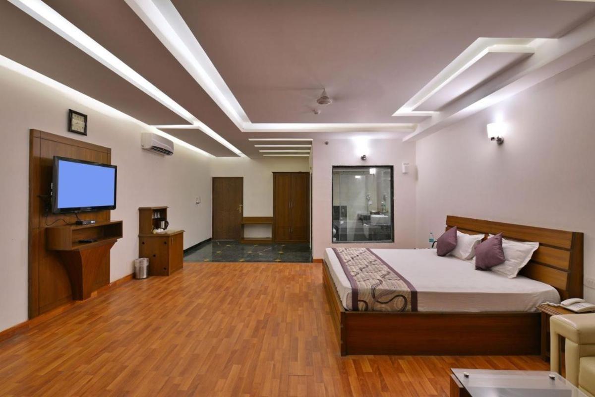Modi Hotel & Resorts Pinjaur Exteriör bild
